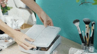 Kinyitható, 3 részes sminktükör – nagyítóval, sminktartóval, LED világítással