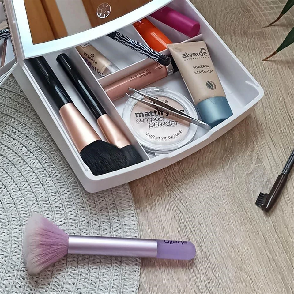 Kinyitható, 3 részes sminktükör